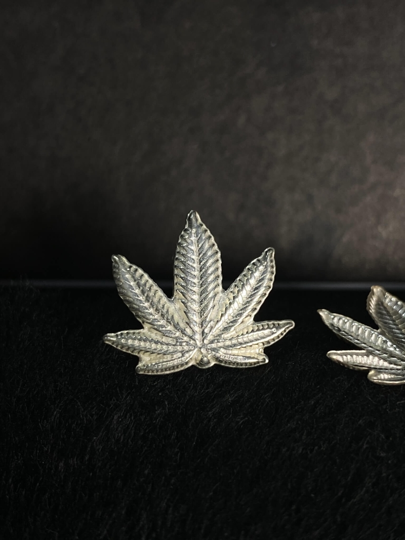 Brinco da maconha chapado em prata 925 - Image 2