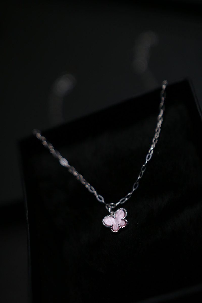 Colar de borboleta rosa - Image 2
