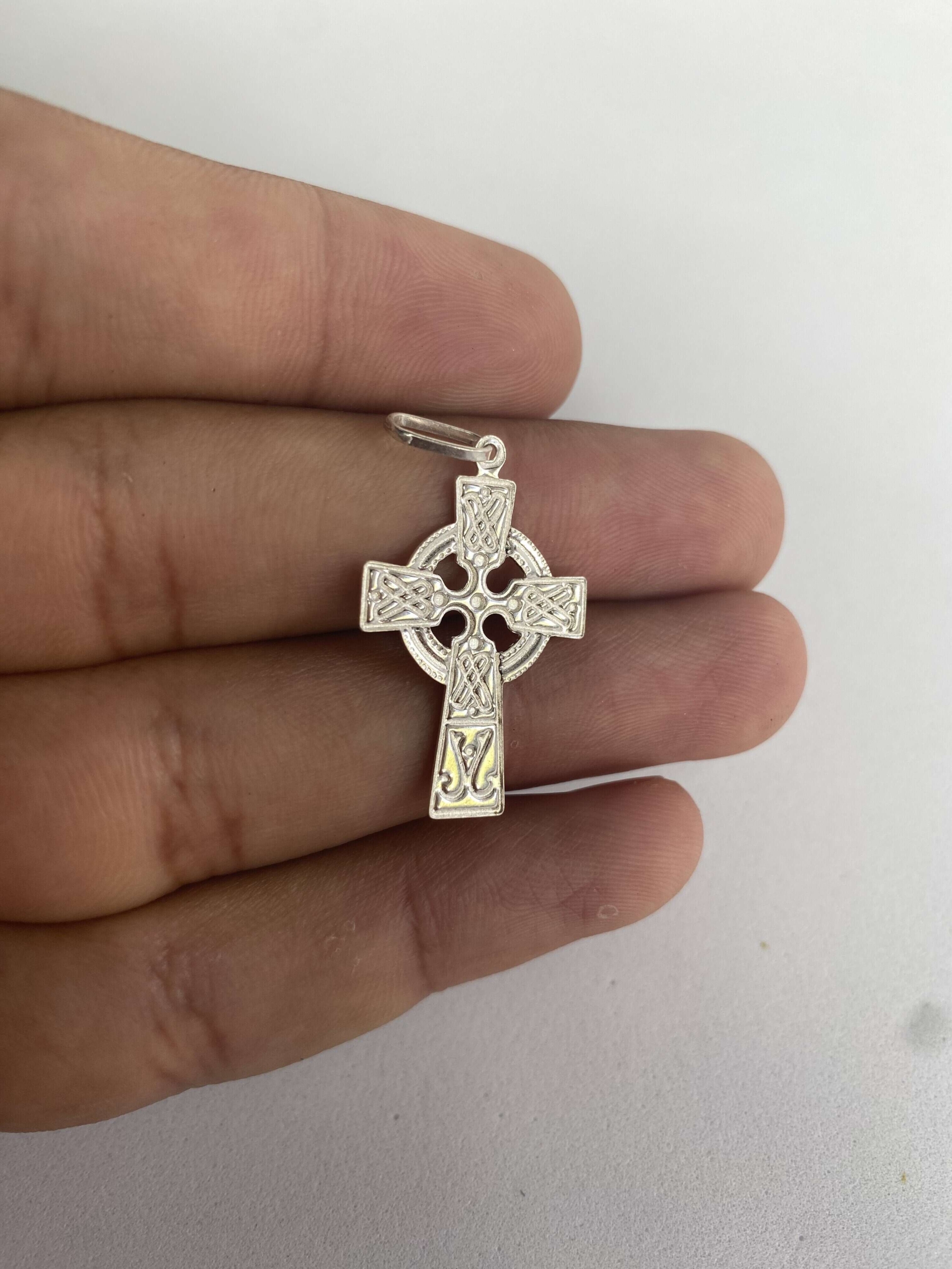 Cruz Chapada em Prata 925 – Fé, Proteção e Elegância